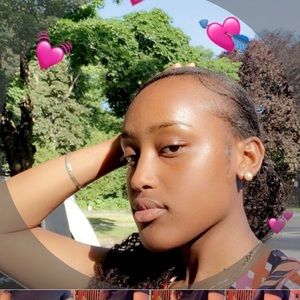 Meet your Posher, Evette